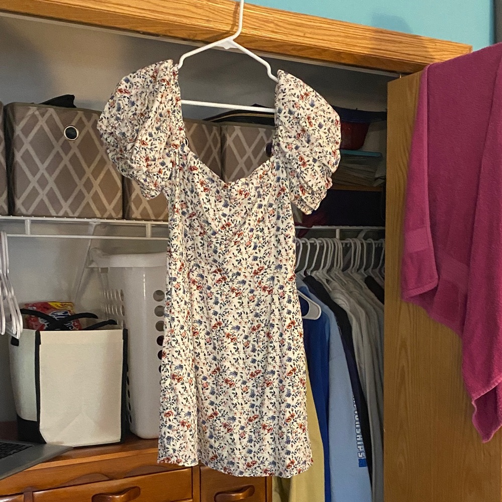 Francesca's Collections Floral Puff Sleeve Blouse